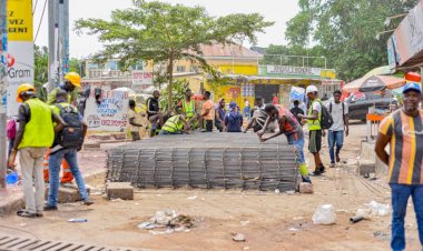 Réhabilitation des  Routes à Kinshasa : Le Gouverneur ai Gérald Mulumba attaque l'avenue Nguma. 