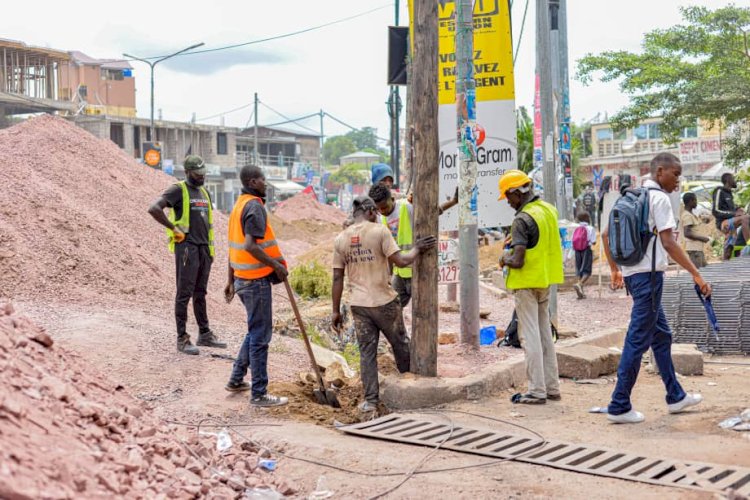 Réhabilitation des  Routes à Kinshasa : Le Gouverneur ai Gérald Mulumba attaque l'avenue Nguma. 