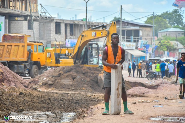 Kinshasa: le Gouverneur Gentiny Ngobila lance les travaux de construction d'un collecteur sur la rivière Gombe au Camp Lufungula