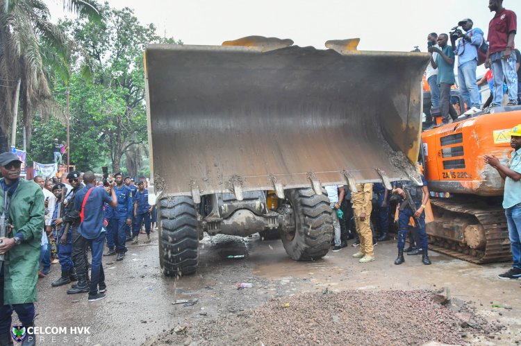 Kinshasa : le gouverneur Gentiny Ngobila lance la construction de deux digues et de trois avenues dans le quartier Ndanu à Kingabwa dans la commune de Limete