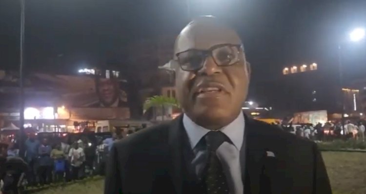 Kinshasa: l'ambassadeur  Émile Ngoyi agréablement surpris, félicite Gérard Mulumba pour travaux d'aménagement du Rond-point  des Huileries