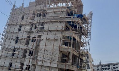 Kinshasa : un bâtiment de 6 étages en construction s’affaisse à Gombe, gros risque d’effondrement