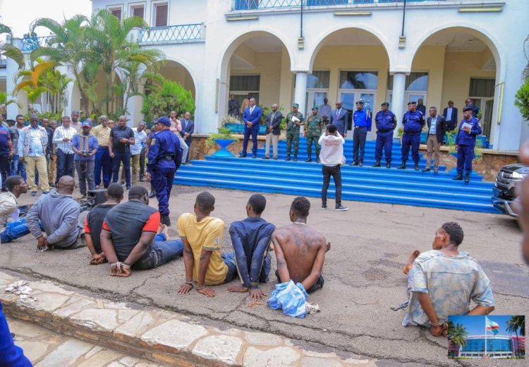 Haut-Katanga: un groupe de présumés criminels présenté au gouverneur à Lubumbashi