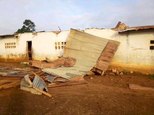 Kinshasa : la tempête emporte le toit et effondre les murs du lycée Kimwenza de Mont Ngafula