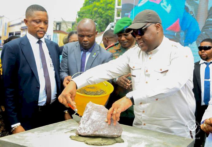 Maternité de Kintambo : Félix Tshisekedi pose la première pierre, les bâtisseurs ont leur premier grand chantier 