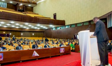 Que la démocratie l'emporte (Vital Kamerhe après dépôt de sa candidature)