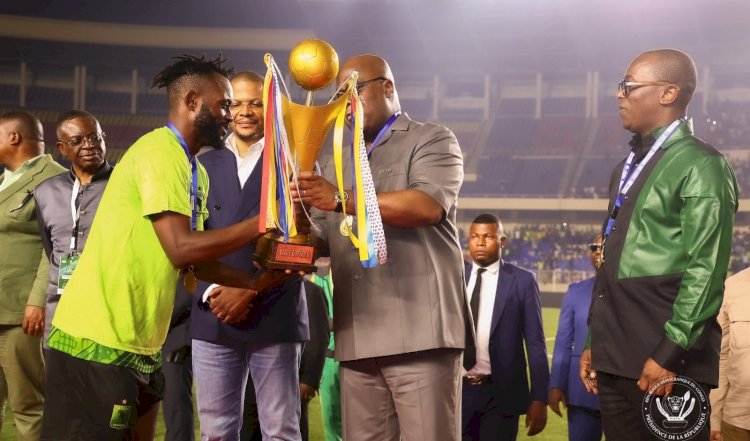 Félix Tshisekedi remet le trophée de la Coupe du Congo