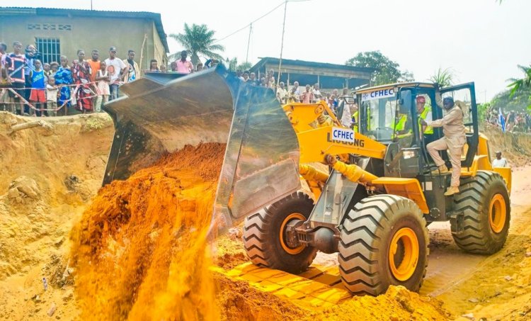 Kin-Elenda : lancement des travaux de construction des avenues Mulele, Mazout et Nsau à Kisenso