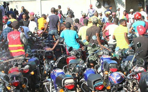 Kinshasa : Le gouverneur envisage de rendre obligatoire le port d’un badge reprenant l’identité des motocyclistes