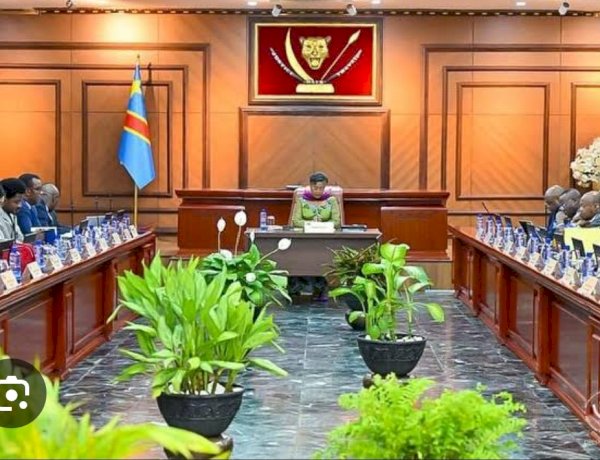 RDC: Réduction du train de vie des institutions pour soutenir les FARDC,  Judith Suminwa réuni ses collègues