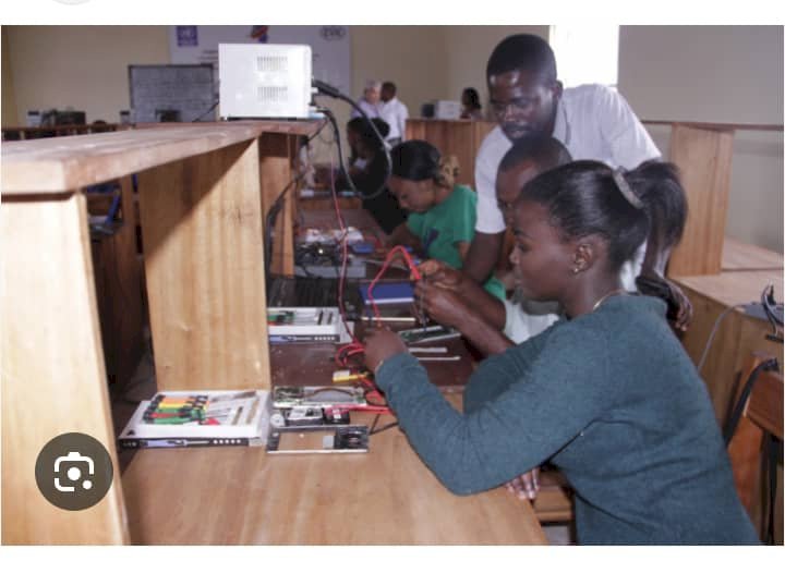 Formation  professionnelle en RDC : l'Ecole de Métiers de Kinshasa reçoit 5000 apprenants