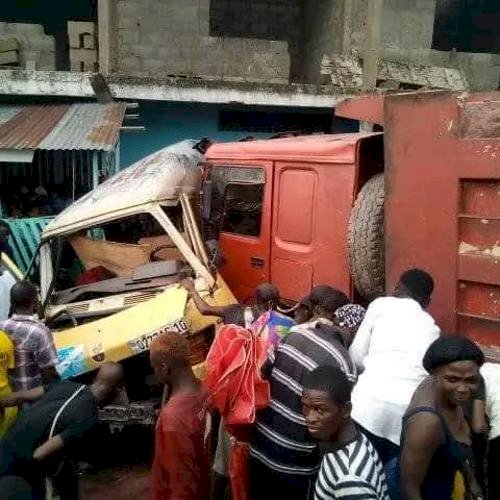 Accident de circulation à Kinshasa: une femme décomposée